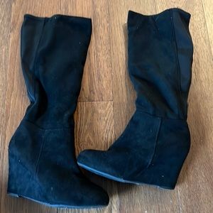 Black heeled boots